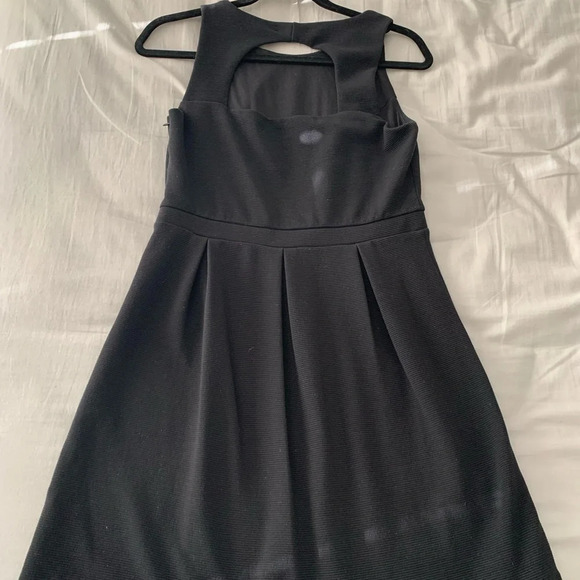 MADEWELL textured  fit and flare with back cut out, black sleeveless dress, 10 - Picture 3 of 16